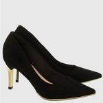 Scarpin preto sale e dourado