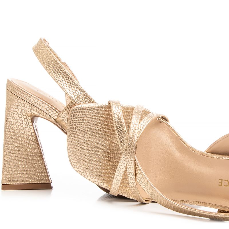 Sandália Dourada Salto Grosso Constance Sandália Dourada Texturizada  Constance Calçados