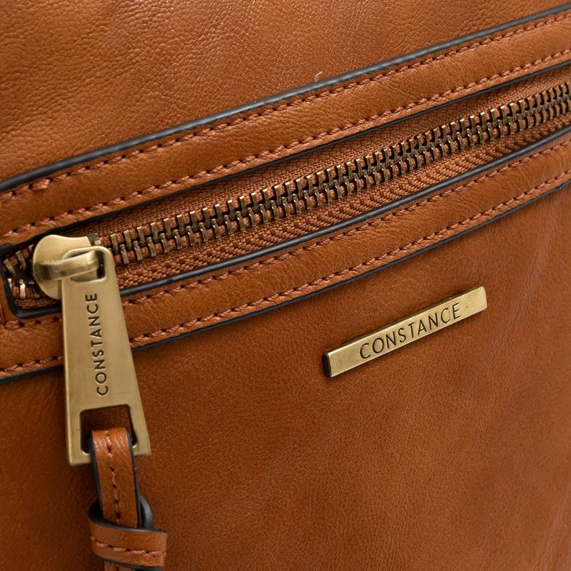 Mochila Enfeites Tachas Caramelo - Constance Calçados