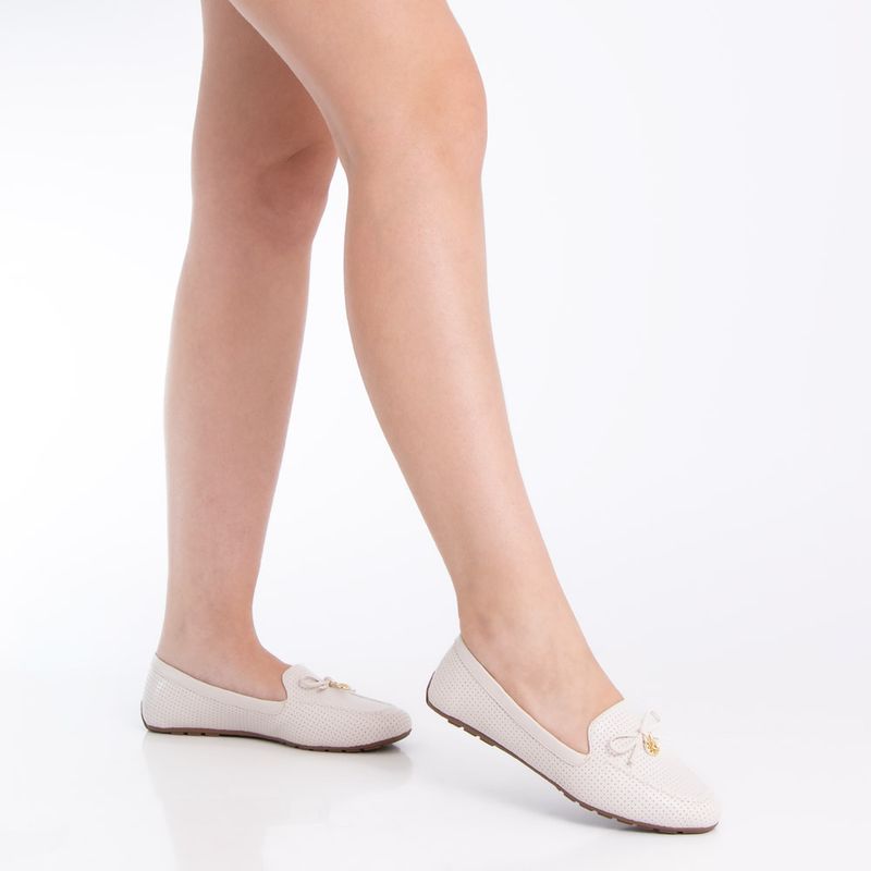 Mocassim Laço Enfeite Off White - Constance Calçados