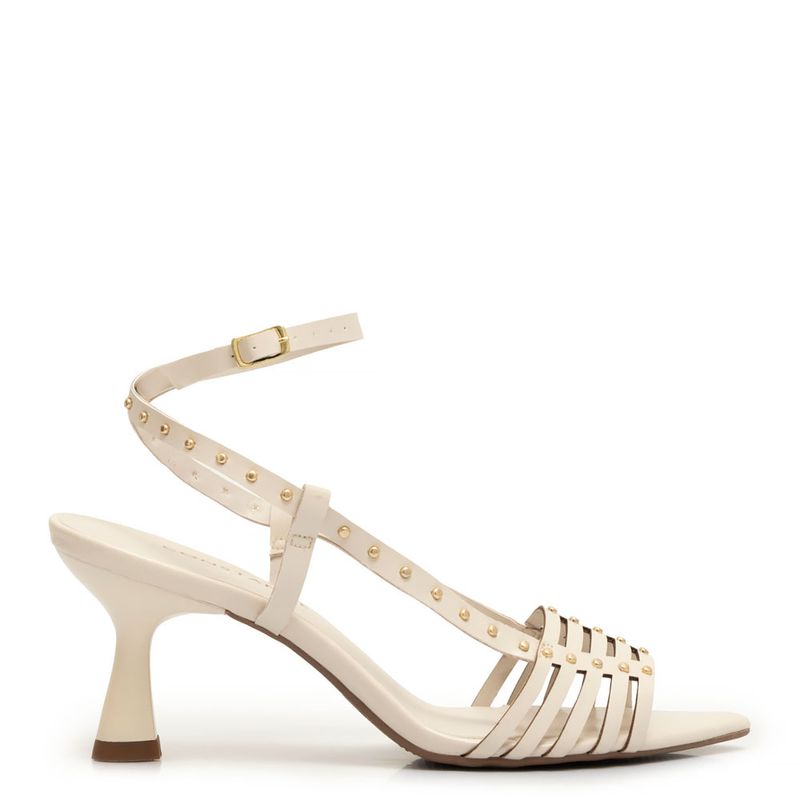 Sandália Off White com Recortes a Laser e Tachas - Constance Calçados