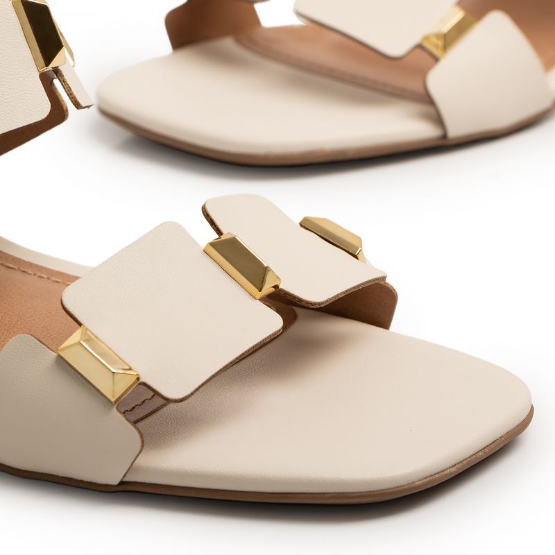 Tamanco Off White Tachas - Constance Calçados